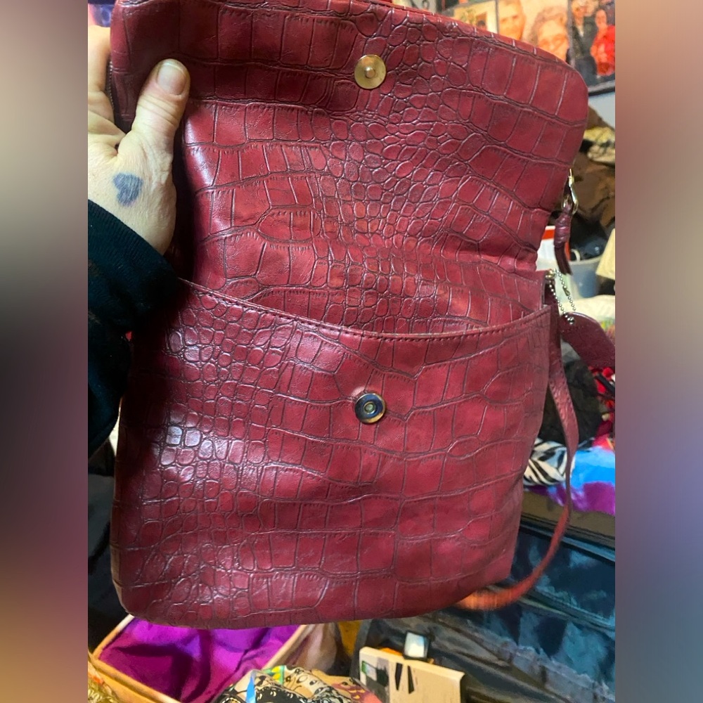 Relic clutch purse very nice new lots of room